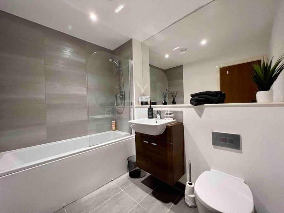 Liverpool Waterfront Apartment Exterior photo